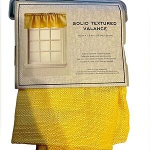 Curtain SOLID TEXTURED VALANCE
52 IN X 15 IN (1 32 CM x 38 cM) NWT